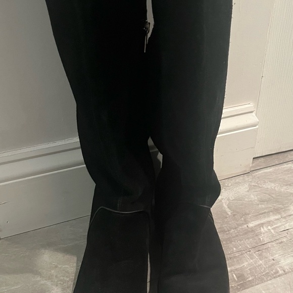 Elegant Black Knee-High Women's Boots - Picture 3 of 10